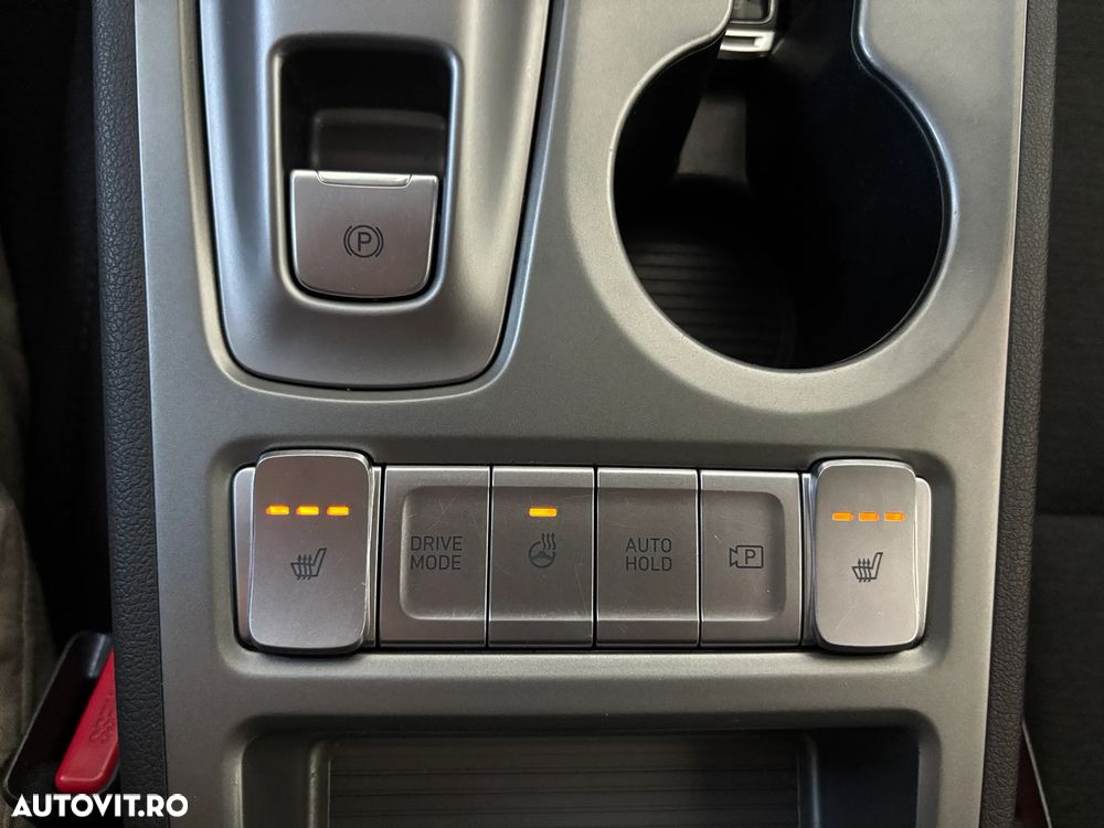 Hyundai KONA Select - 16