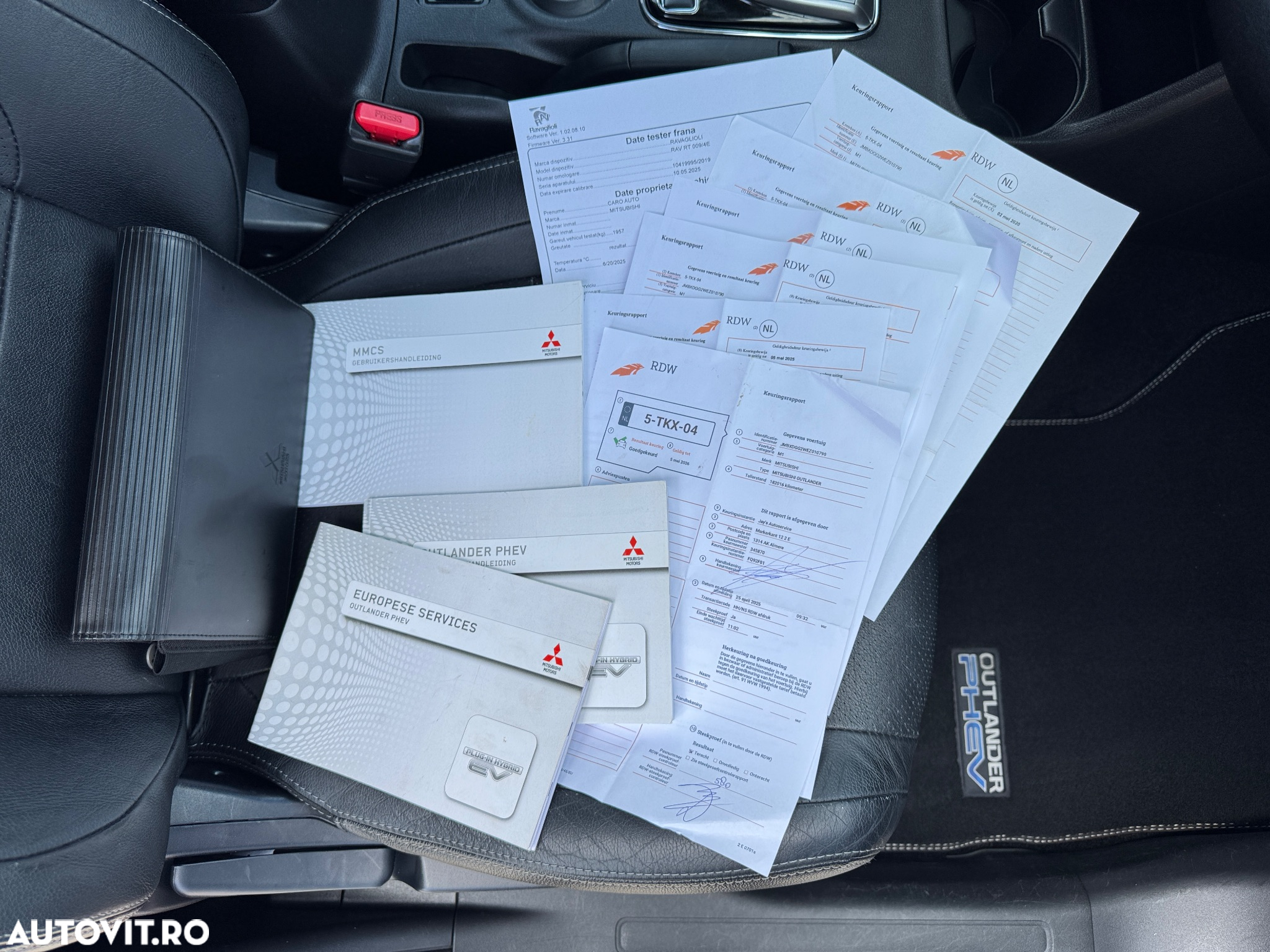 Mitsubishi Outlander 2.0 4WD Plug-In Hybrid - 32