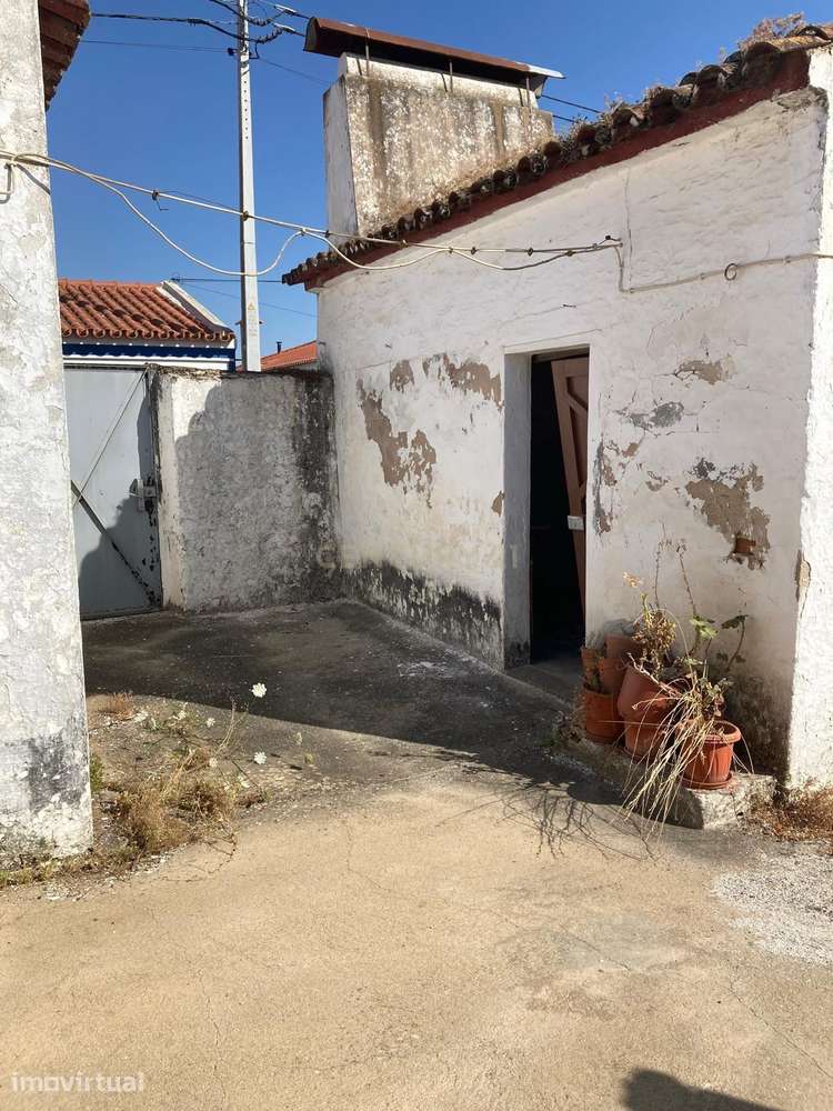 Moradia tradicional para recuperação no coração do Alto Alentejo - Grande imagem: 2/15