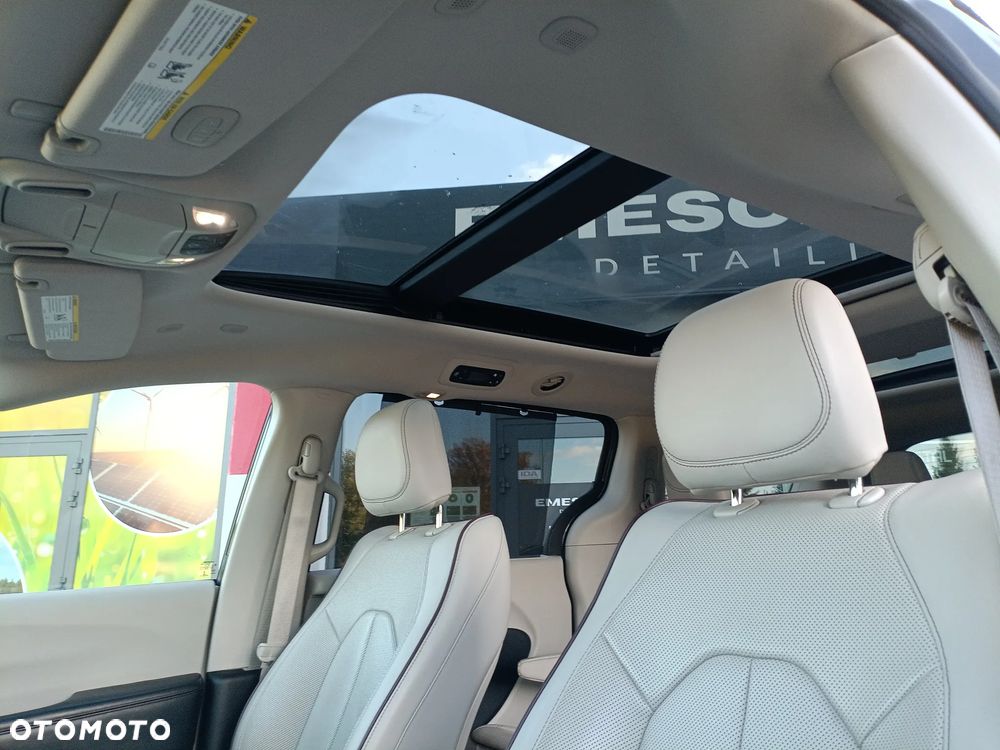 Chrysler Pacifica - 18