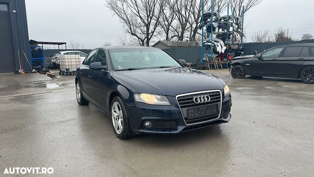 Dezmembram AUDI A4 B8 ,2.0 TDI ,Motor CAGA  , An 2011, Automat ,Sedan - 2