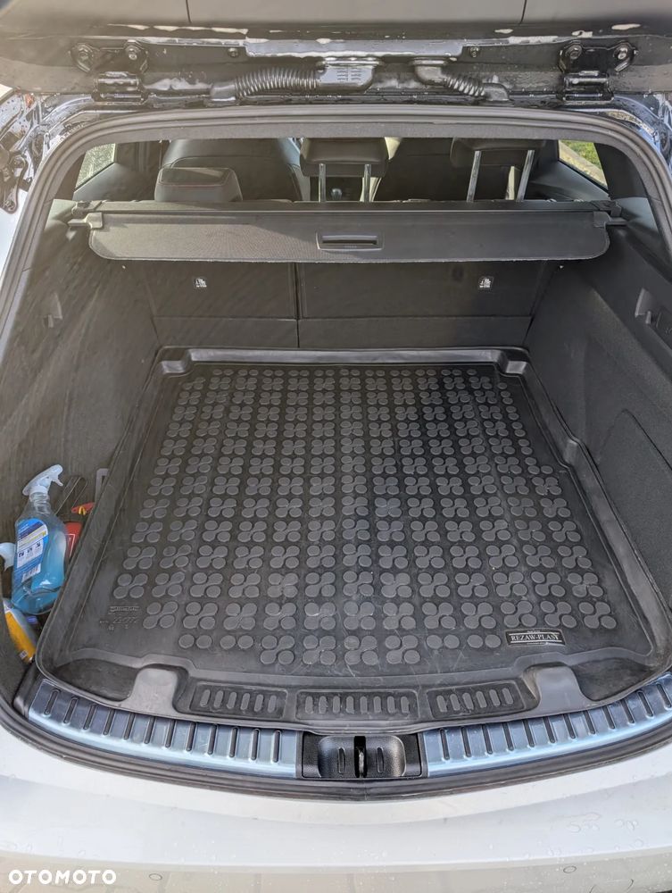 Toyota Corolla 2.0 Hybrid Executive - 26