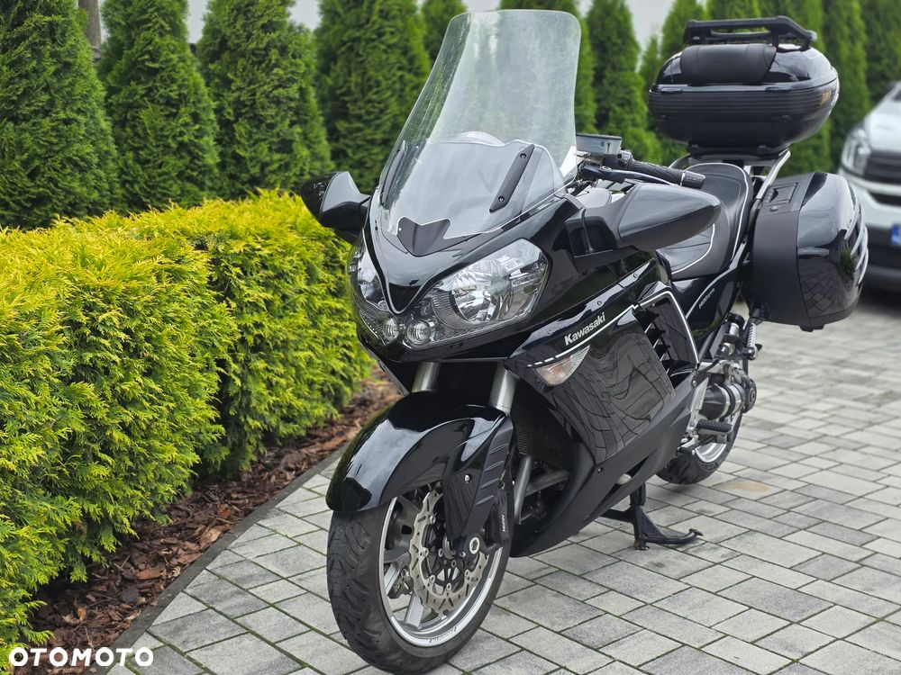 Kawasaki GTR - 18