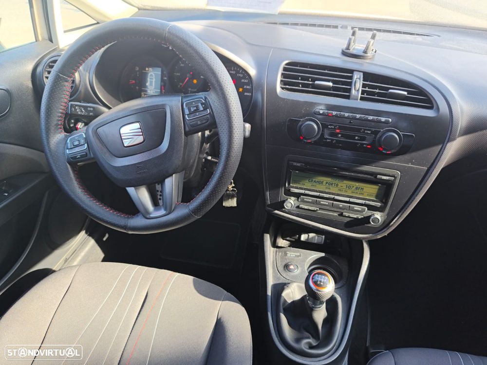 SEAT Leon 1.6 TDI DPF E-Ecomotive Reference Copa - 13