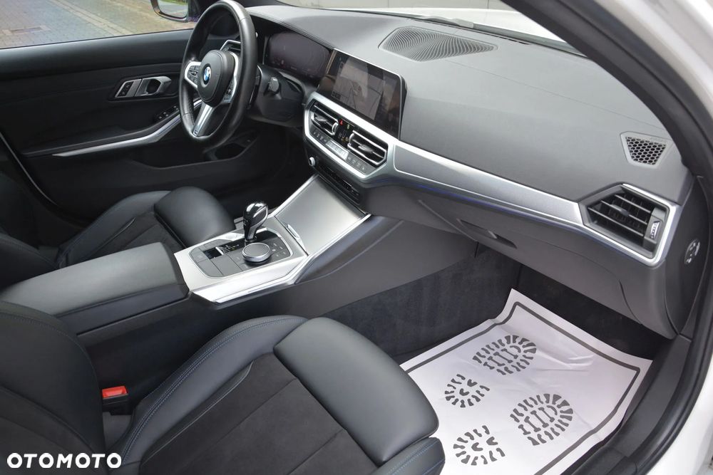BMW Seria 3 320d Touring Edition M Sport Shadow - 19