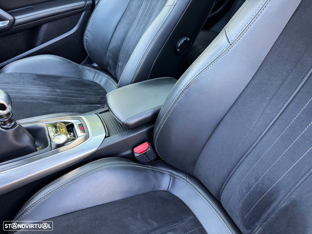 Peugeot 308 1.2 PureTech Allure Full LED - 31