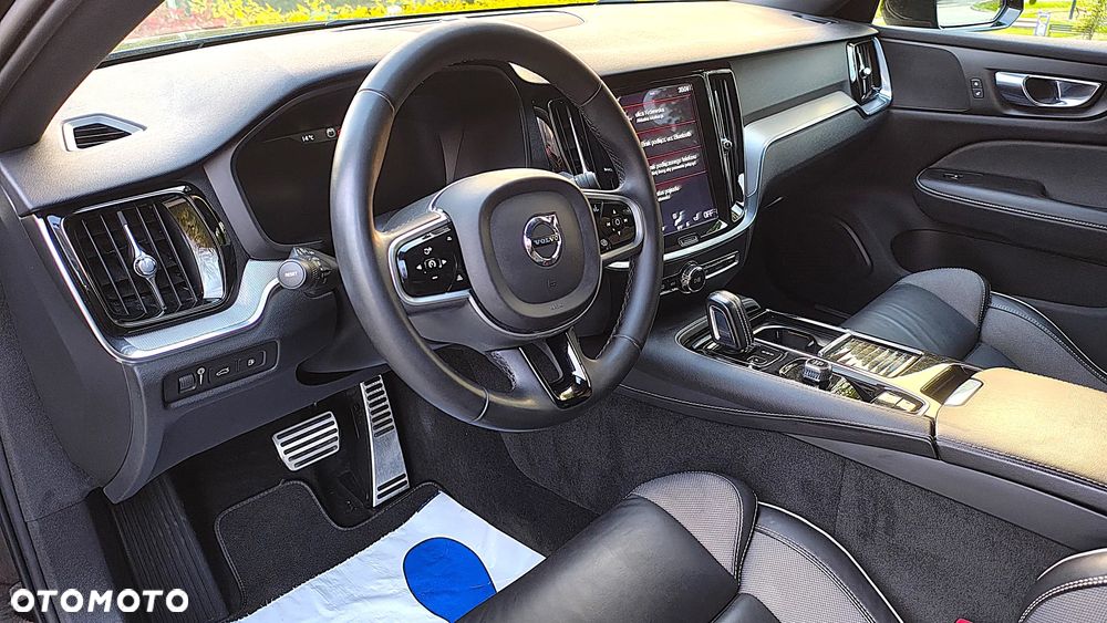 Volvo V60 T6 AWD Plug-In Hybrid Ultra Dark - 11