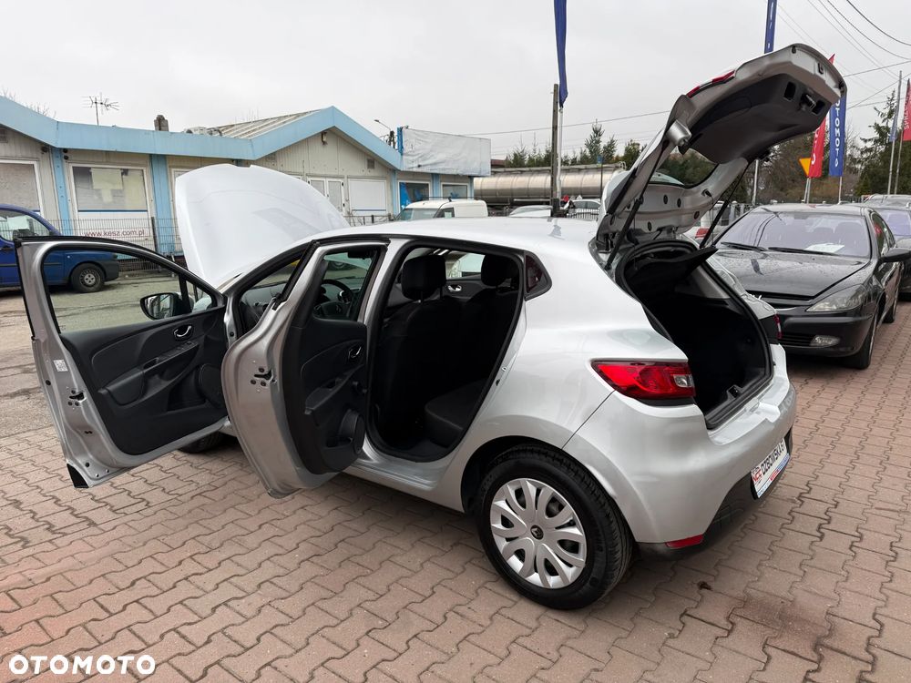 Renault Clio 1.2 16V 75 LIMITED - 26