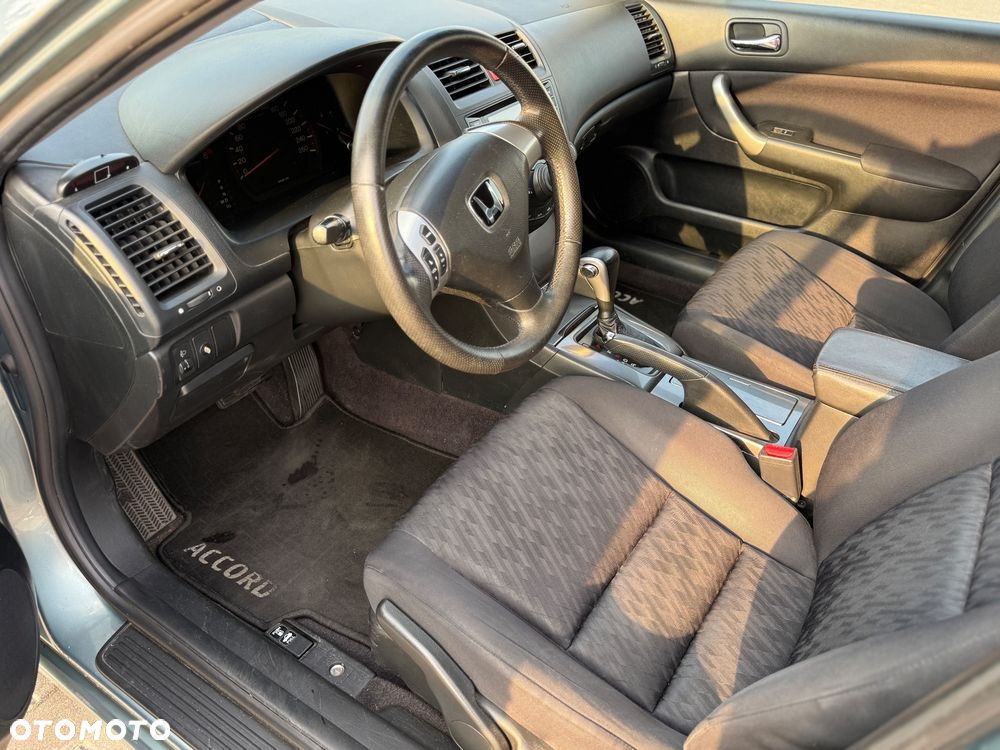Honda Accord 2.0 Comfort - 16