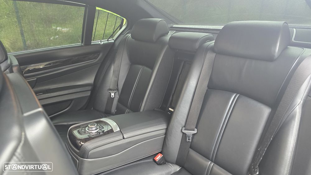 BMW 740 d Pack M - 17