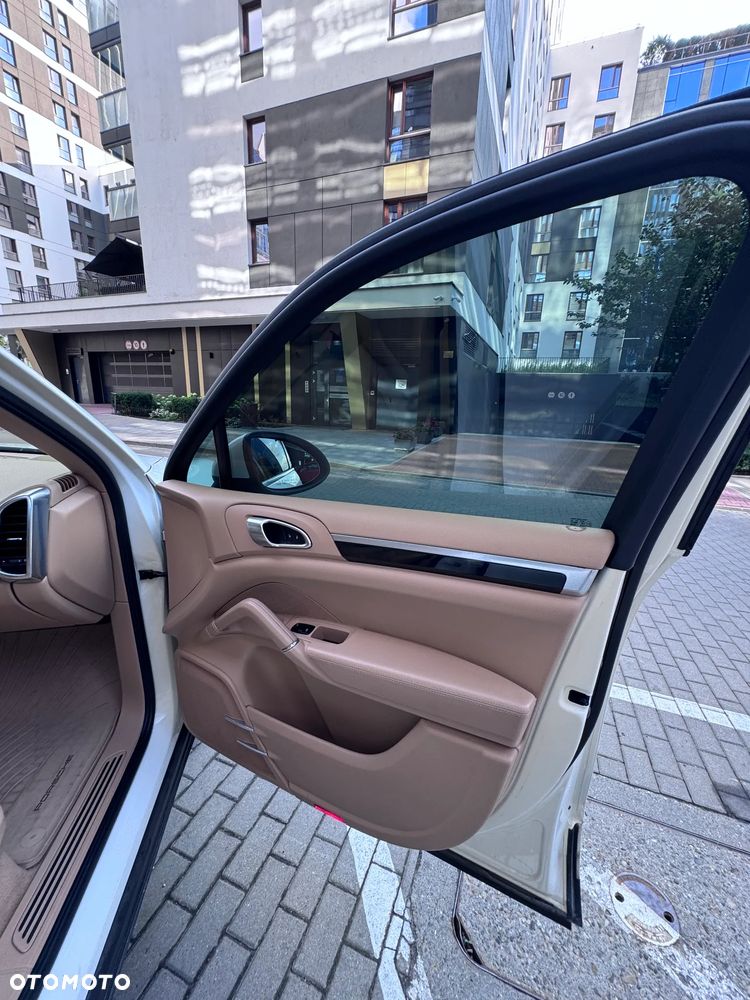 Porsche Cayenne - 26