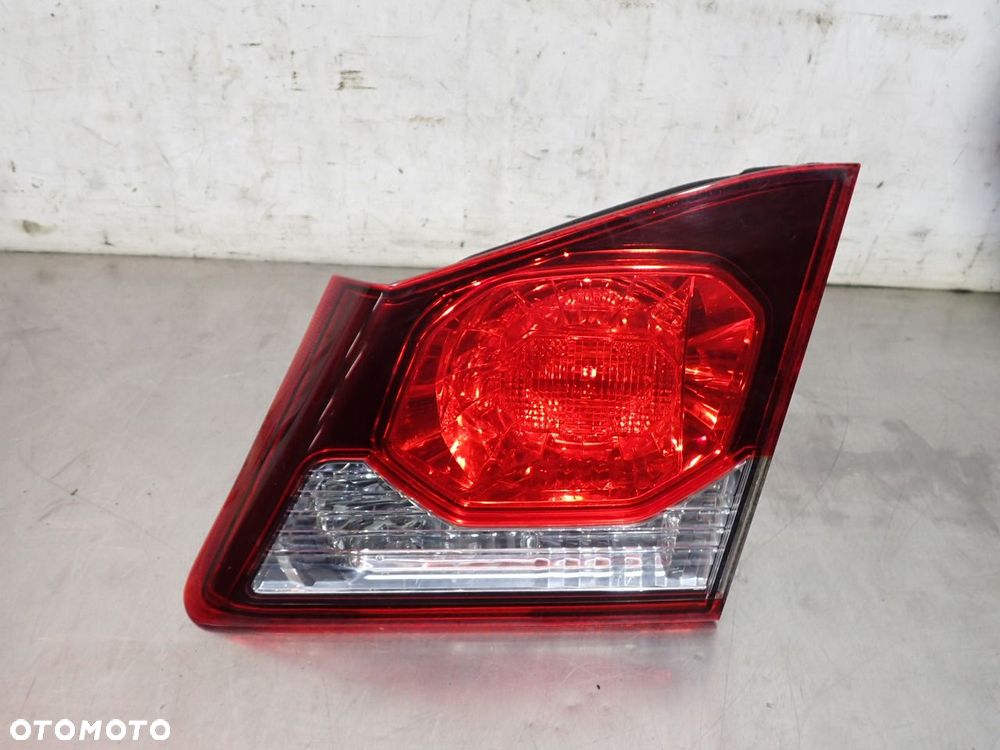 LAMPA PRAWA TYLNA W KLAPIE HONDA CIVIC 1.4 VIII FD3 - 1