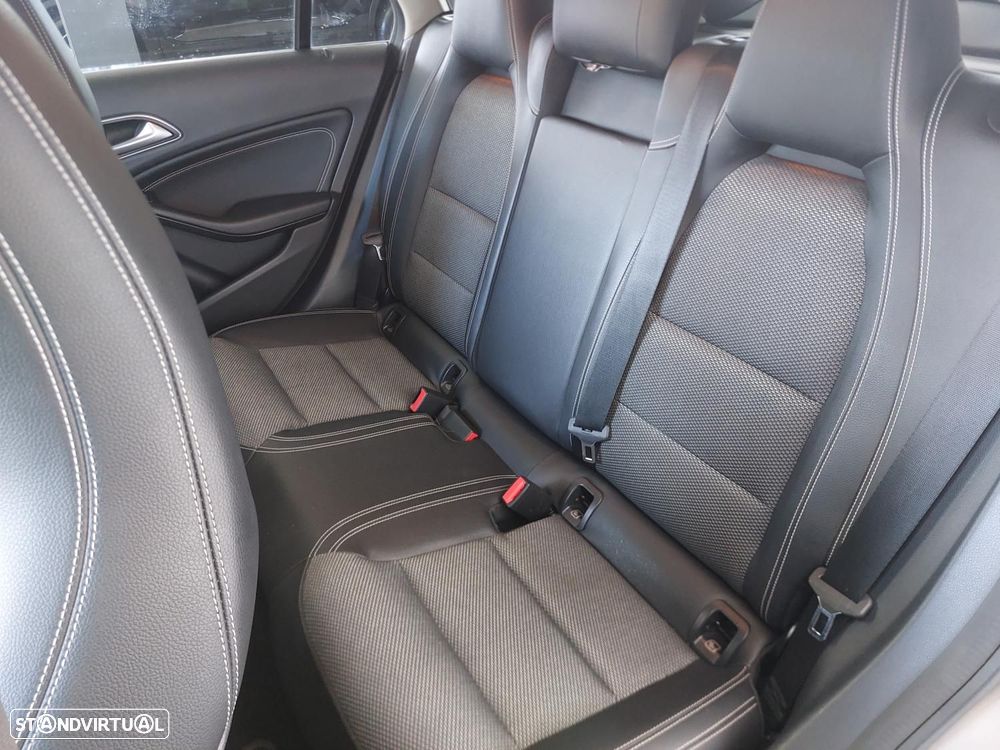 Mercedes-Benz CLA 180 d Shooting Brake - 15