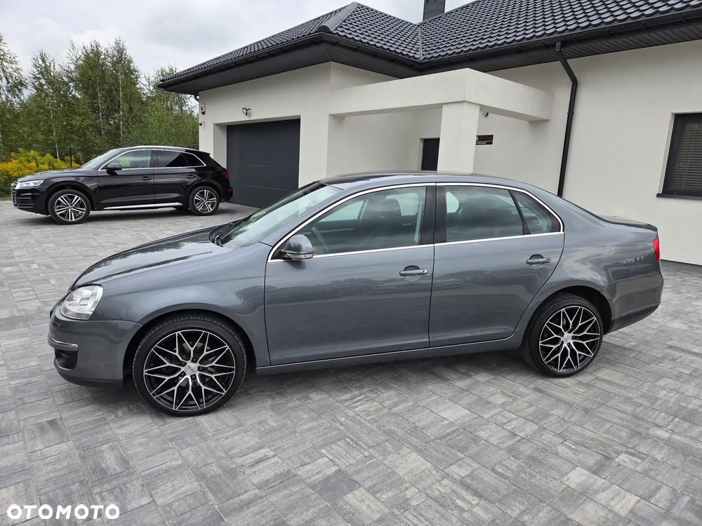 Volkswagen Jetta 2.0 FSI Comfortline - 16