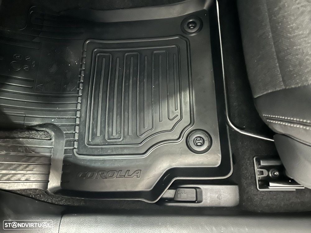 Toyota Corolla 1.8 Hybrid Exclusive - 26