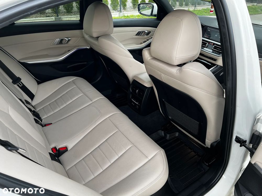 BMW Seria 3 320d xDrive Sport Line Shadow sport - 28