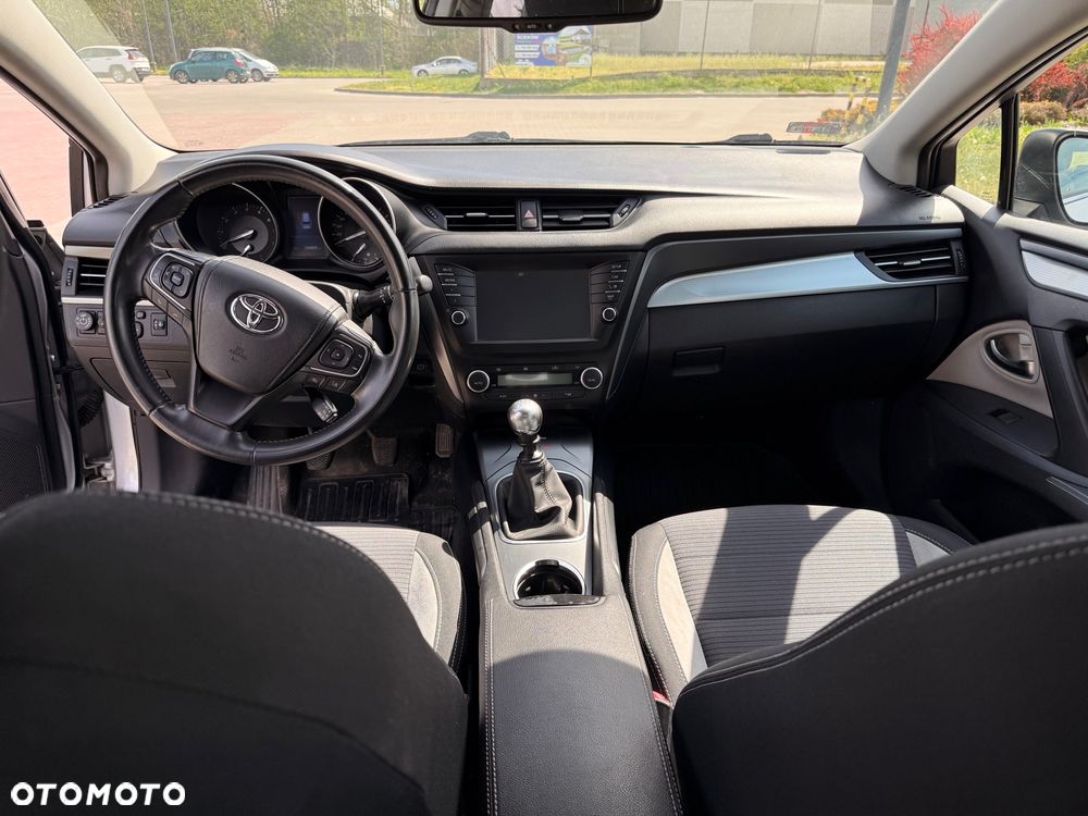 Toyota Avensis 1.8 Premium - 19