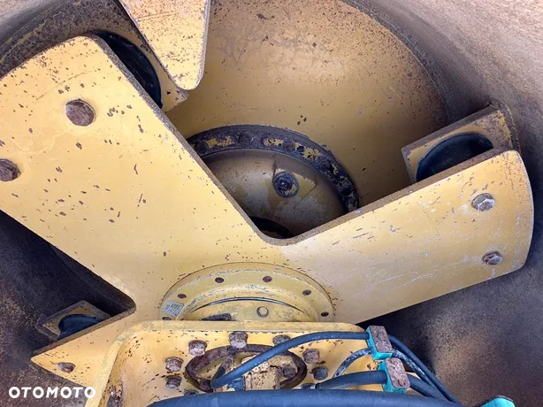 Caterpillar CS-563E - 17