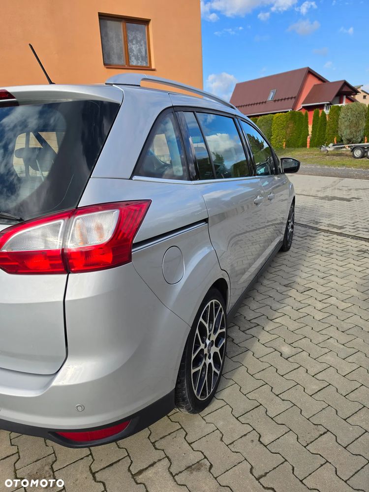 Ford Grand C-MAX - 11