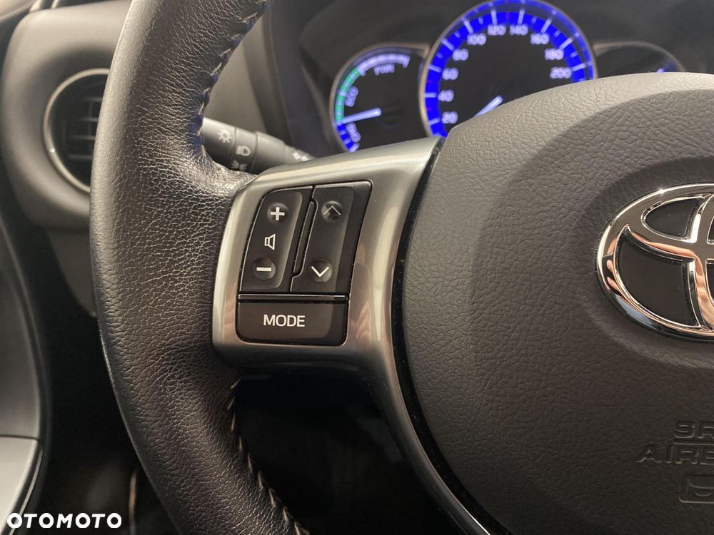 Toyota Yaris Hybrid 100 Premium - 13