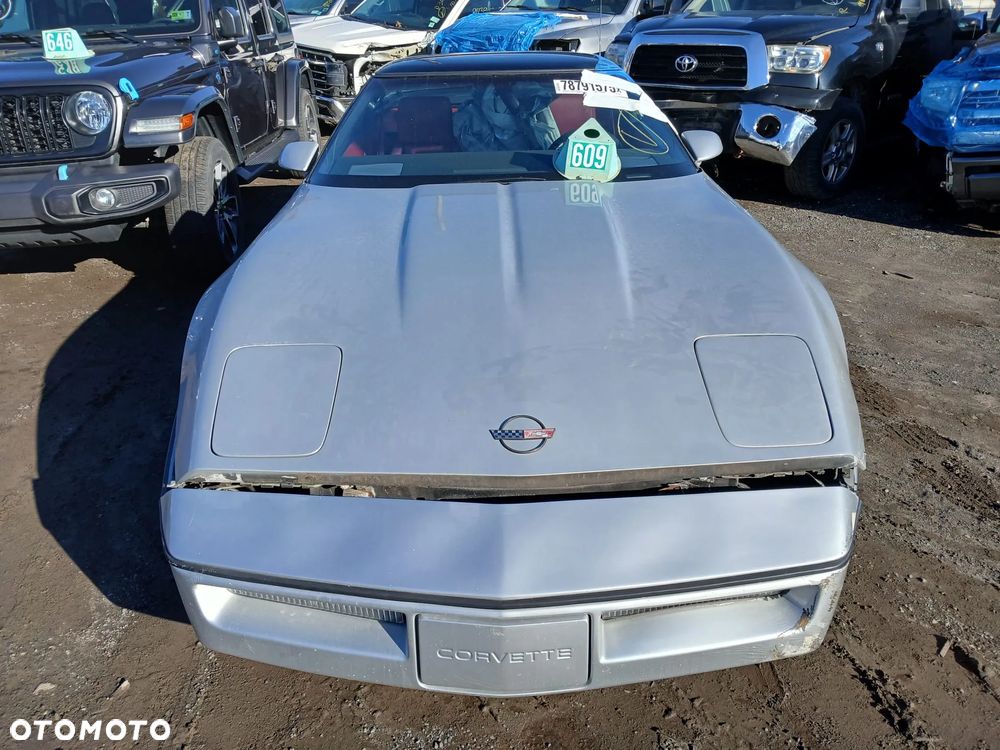 Chevrolet Corvette - 12