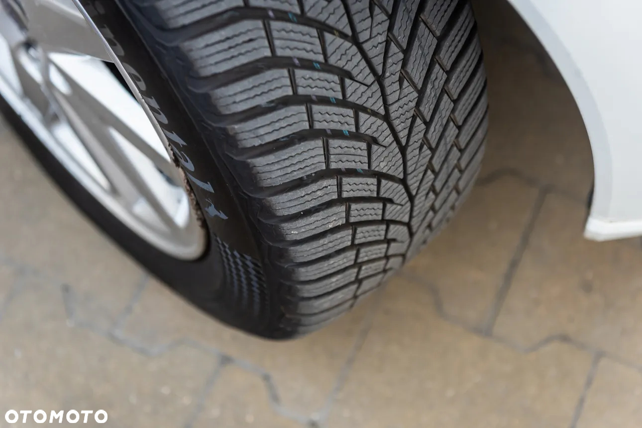 Volvo V50 2.4i Momentum - 29