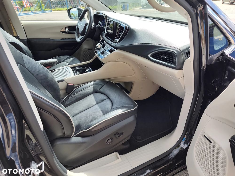 Chrysler Pacifica - 19