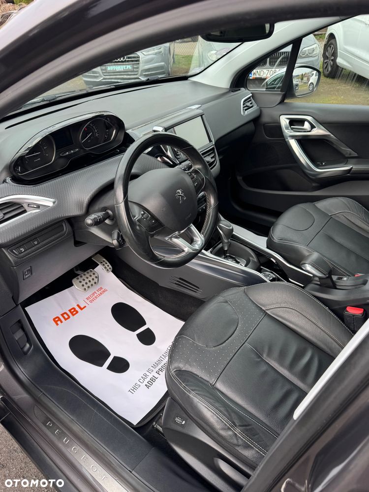 Peugeot 2008 1.2 Pure Tech GPF Signature S&S EAT6 - 11