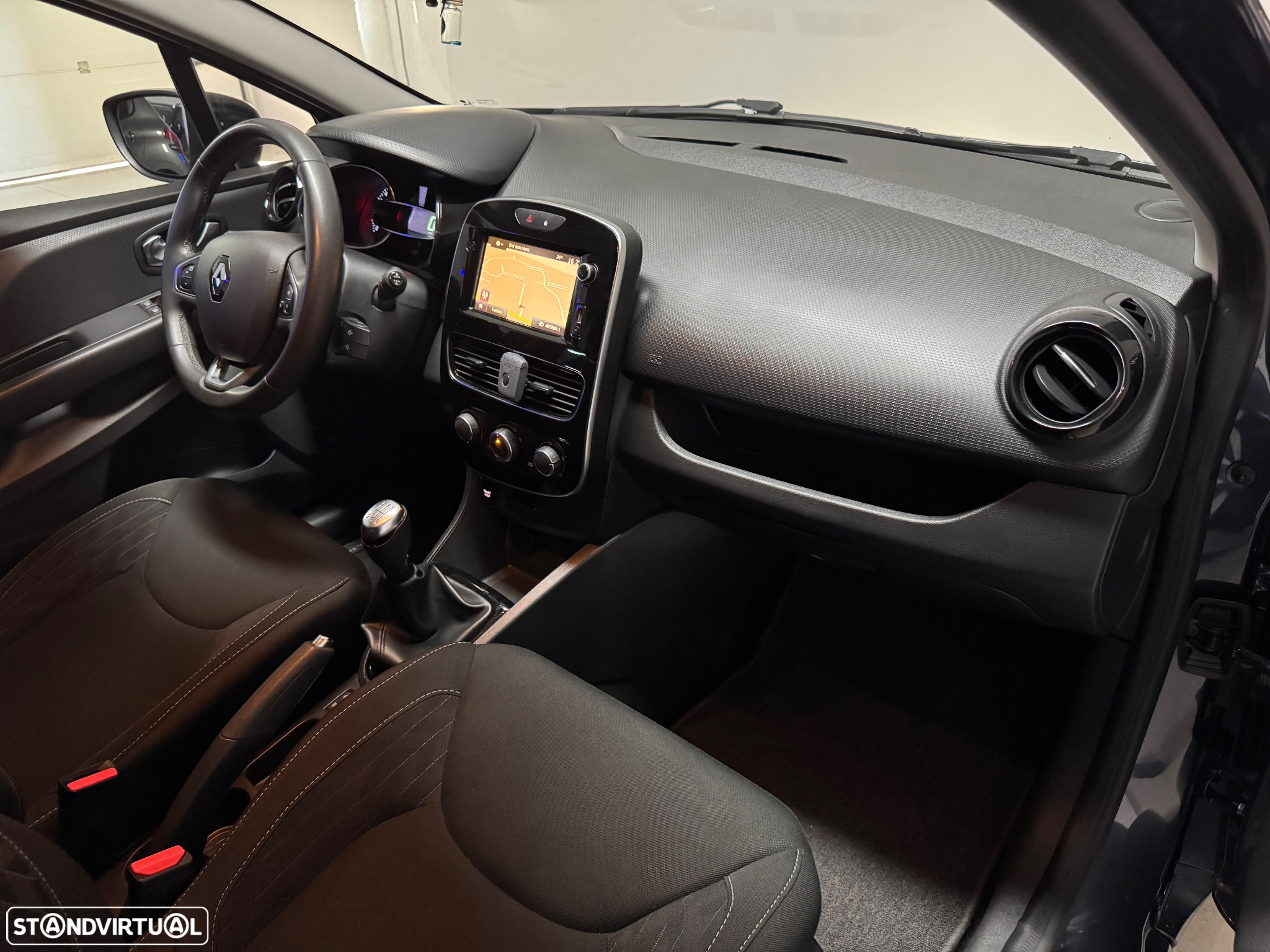 Renault Clio 0.9 TCe Limited Edition - 17