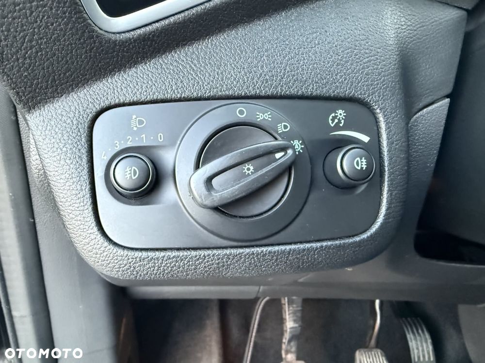 Ford Kuga 2.0 TDCi 2x4 Titanium - 34