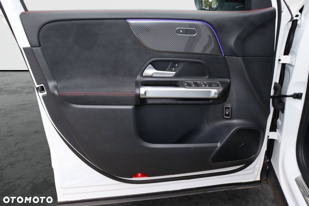 Mercedes-Benz GLB 200 AMG Line 7G-DCT - 7