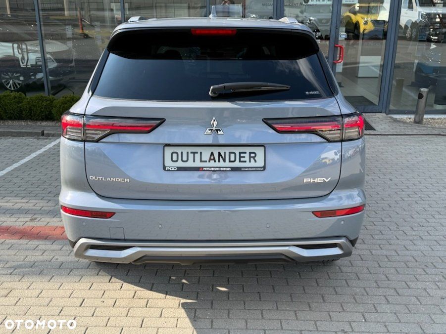 Mitsubishi Outlander - 3