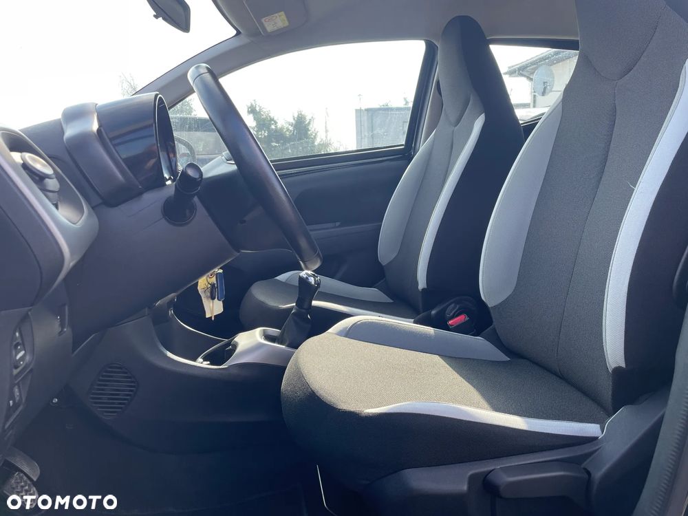 Toyota Aygo x-play - 12
