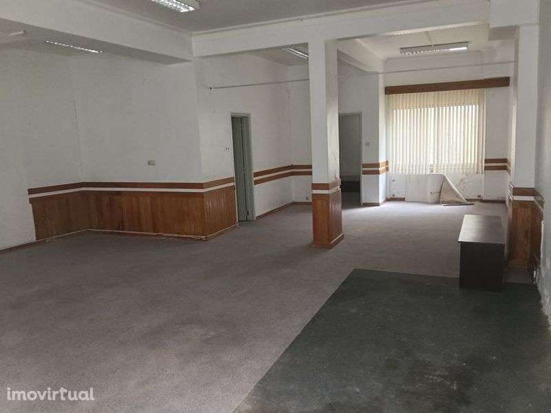 Loja em Algés Dafundo OPORTUNIDADE ideal para comércio e serviços - Grande imagem: 3/5