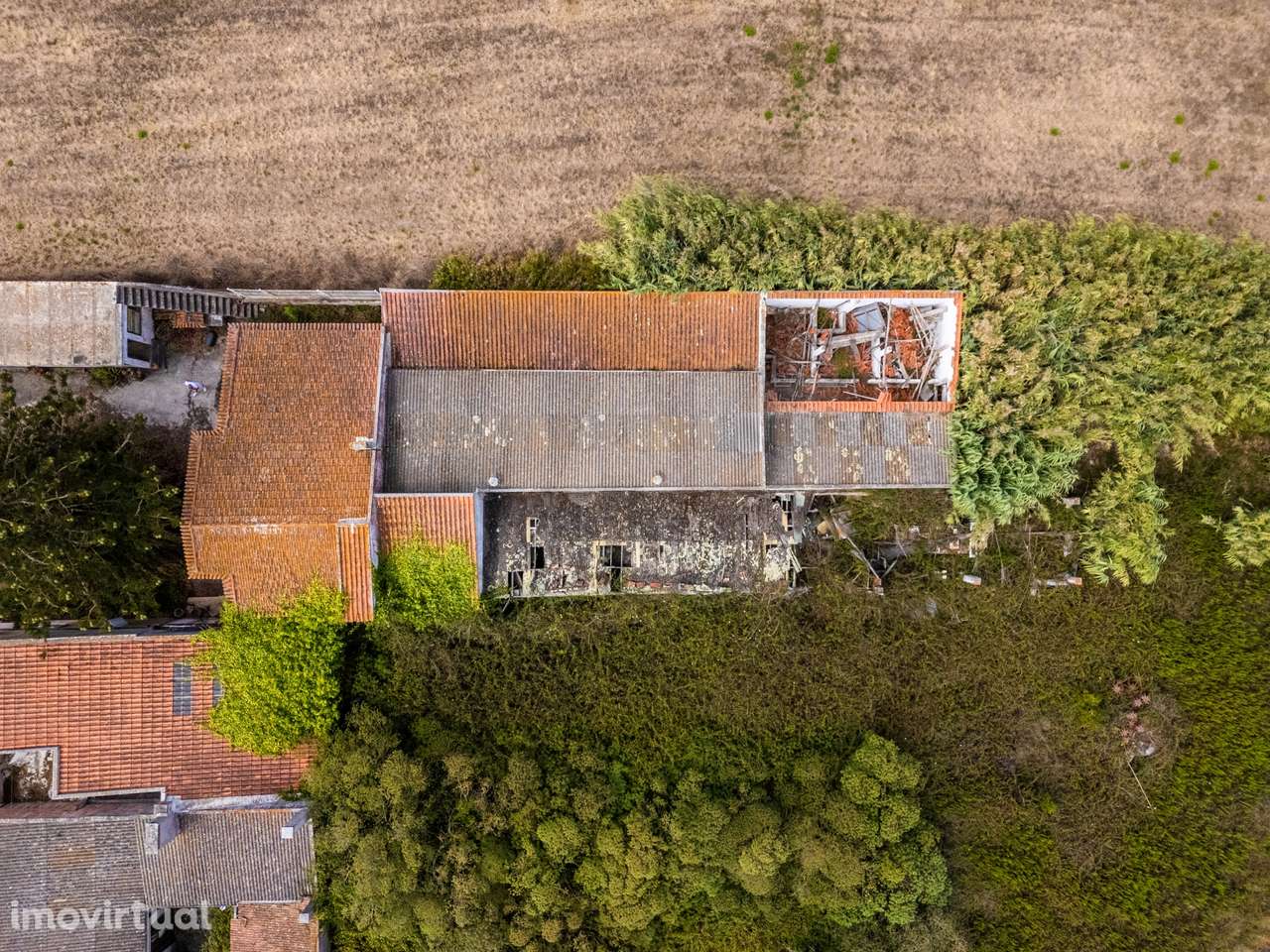 Moradia inserida num amplo terreno com 4.730 m² - Grande imagem: 3/35