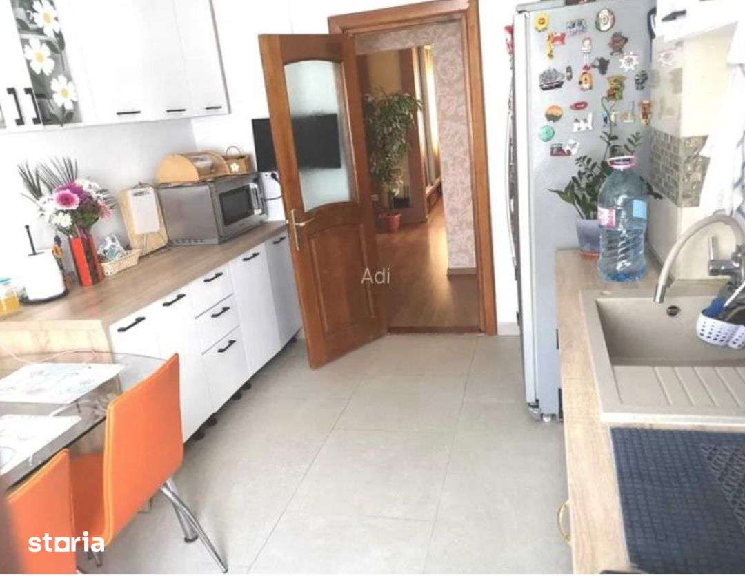 Vând schimb sau închiriez apartament 4 camere în Onești — fotografia 2