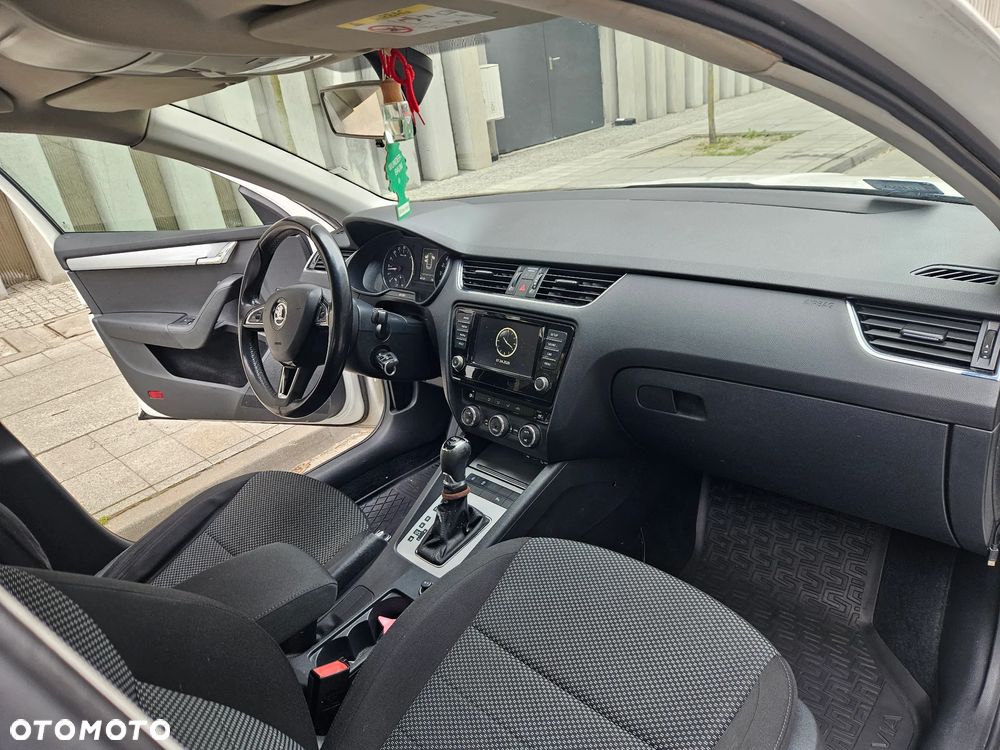 Skoda Octavia 1.6 TDI Edition DSG - 13