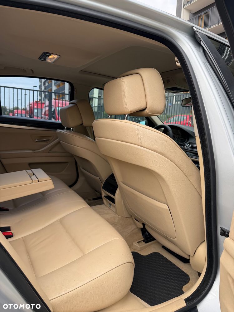 BMW Seria 5 528i xDrive Sport-Aut - 12