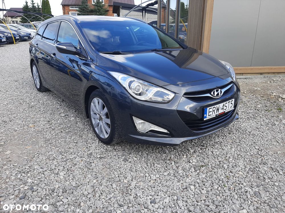 Hyundai i40 Kombi blue 1.6 Family - 12