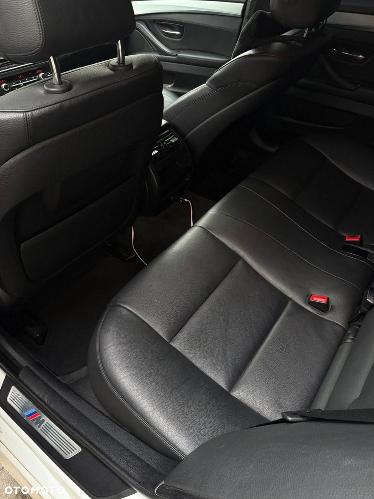 BMW Seria 5 520d xDrive - 10