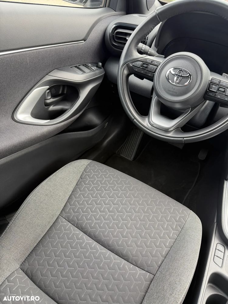 Toyota Yaris Cross 1.5 l CVT Active - 24