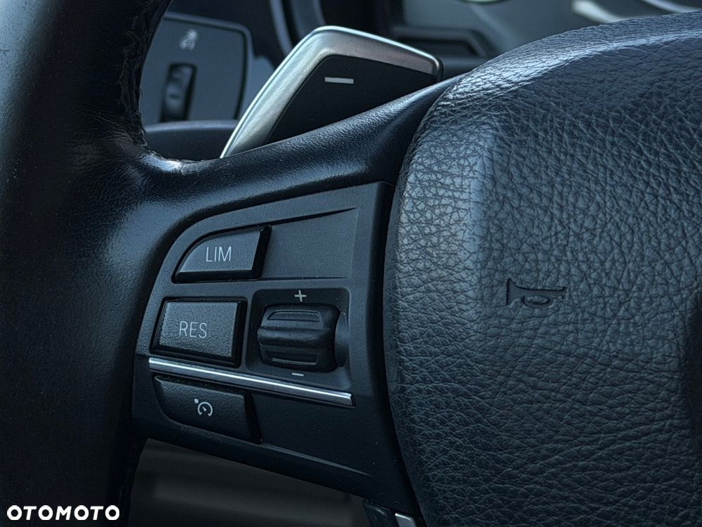 BMW Seria 5 528i Sport-Aut Luxury Line - 37