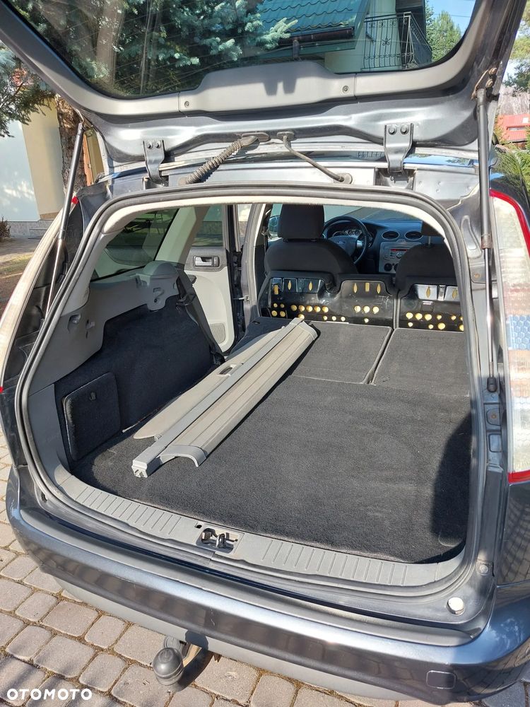 Ford Focus 1.6 16V Trend - 14