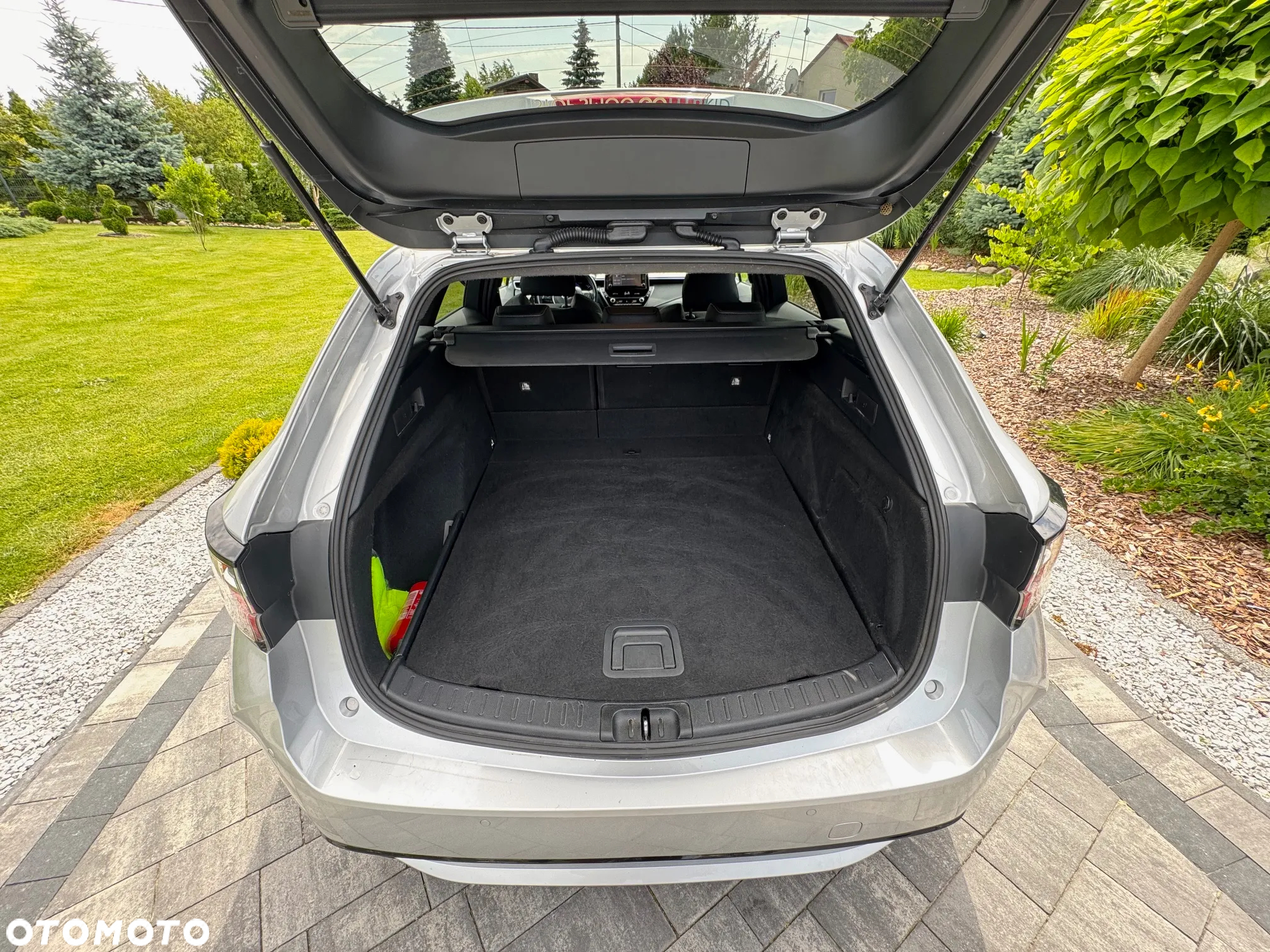 Toyota Corolla 2.0 Hybrid Comfort - 24