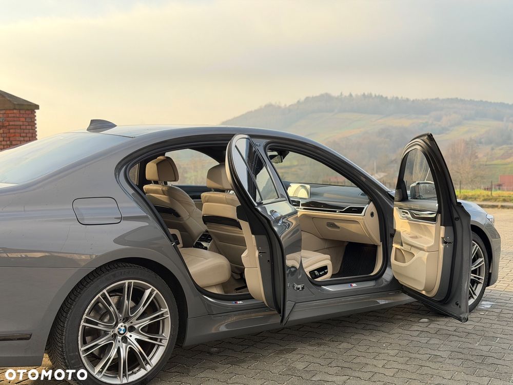 BMW Seria 7 730d xDrive mHEV - 13