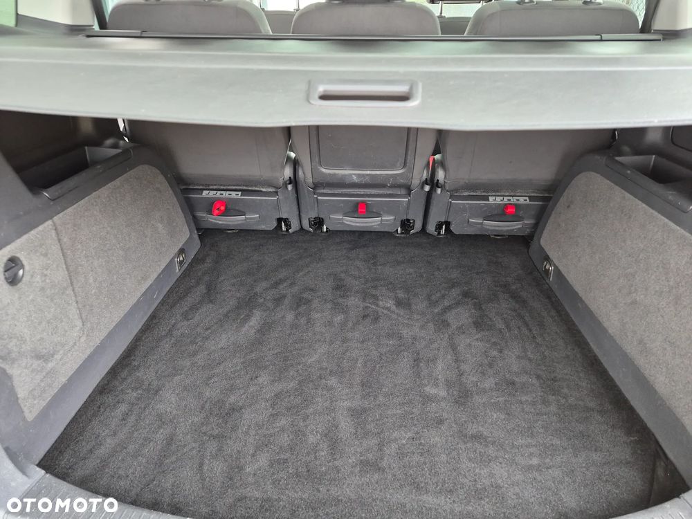 Volkswagen Touran 2.0 TDI DPF MATCH - 21