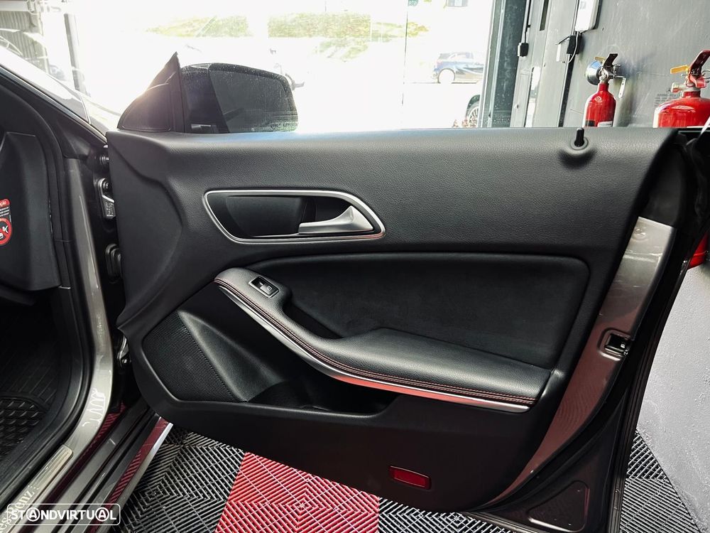 Mercedes-Benz CLA 220 CDI AMG Line Aut. - 39