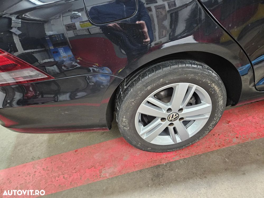 Volkswagen Golf - 6