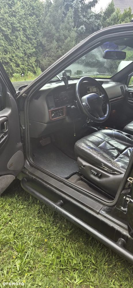 Jeep Grand Cherokee - 12