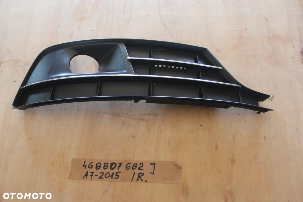 KRATKA ZDERZAKA PRAWA AUDI A7 C7 4G8807682J 2015 - 2